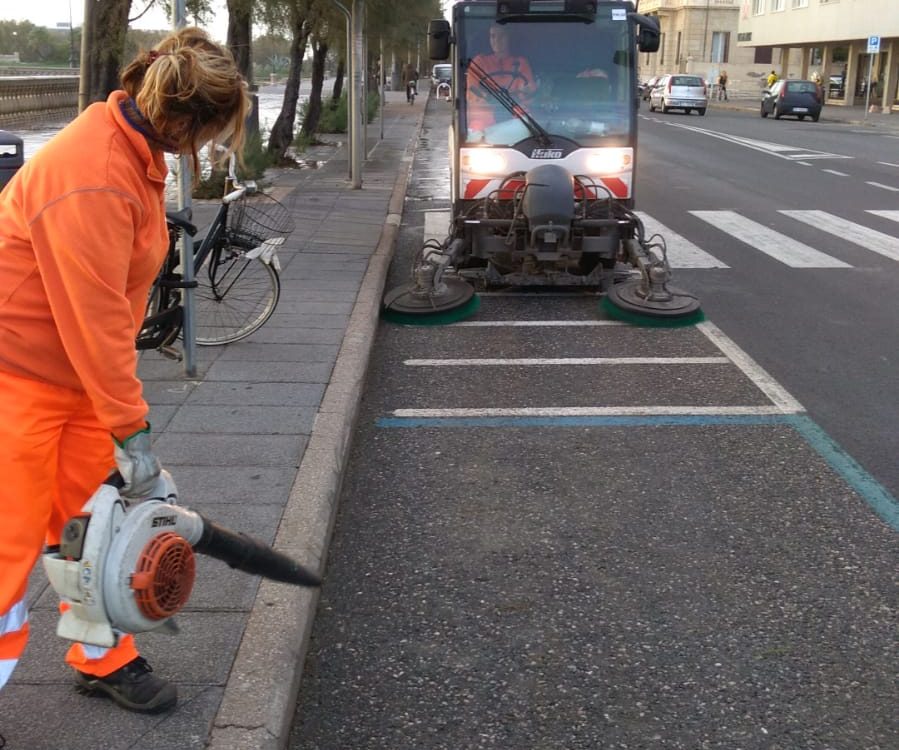 spazzamento meccanizzato viale Italia